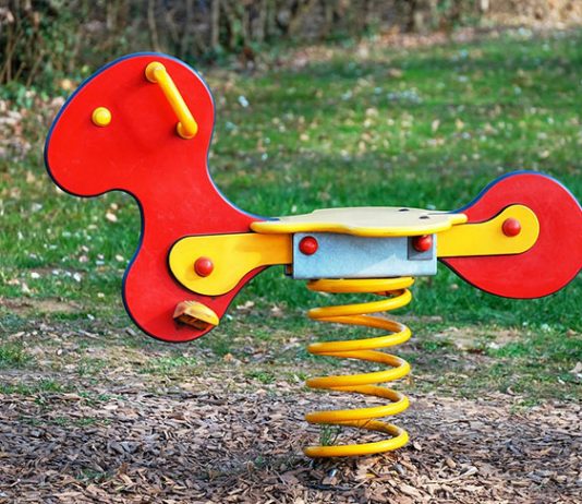 Jak stworzyć bezpieczne miejsce zabaw dla dzieci na przydomowym podwórku? Jak stworzyć bezpieczne miejsce zabaw dla dzieci na przydomowym podwórku?