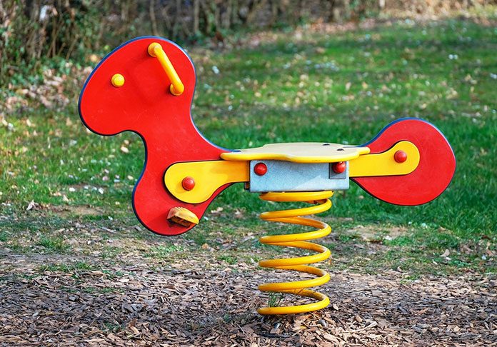 Jak stworzyć bezpieczne miejsce zabaw dla dzieci na przydomowym podwórku?
