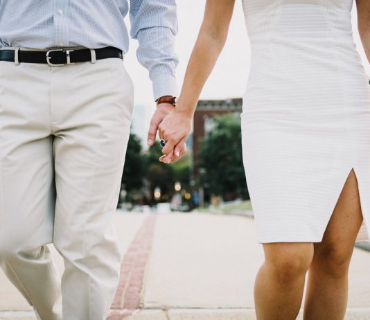 Tania sukienka na studniówkę Modna tania sukienka jest poszukiwana przed studniówką