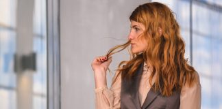 Sukienki do biura muszą być skromne