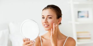 10 błędów w pielęgnacji twarzy, które popełniasz codziennie