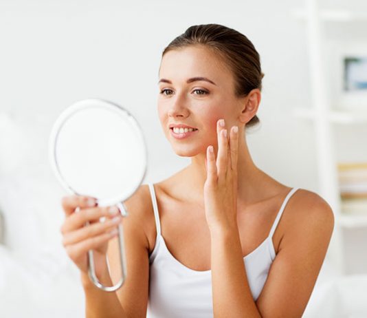 10 błędów w pielęgnacji twarzy, które popełniasz codziennie