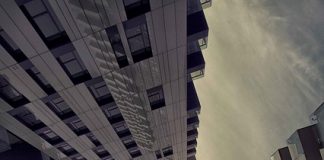 Największe mankamenty drzwi z drewna