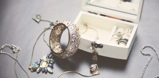 Jak przechowywać biżuterię