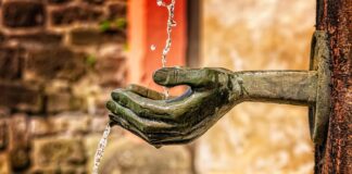 Jak czyścić uszy po przekłuciu? Jak czyścić uszy po przekłuciu?