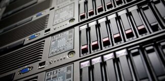 Po której stronie stoi pan młody? Po której stronie stoi pan młody?