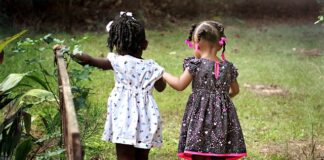 Jak się nazywają dziewczynki sypiące kwiatki? Jak się nazywają dziewczynki sypiące kwiatki?