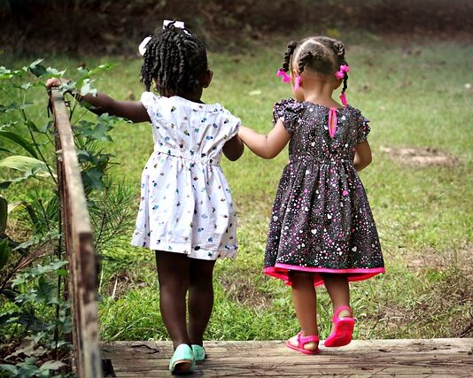 Jak się nazywają dziewczynki sypiące kwiatki? Jak się nazywają dziewczynki sypiące kwiatki?