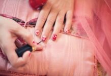 Jaki kolor paznokci do kwiecistej sukienki?