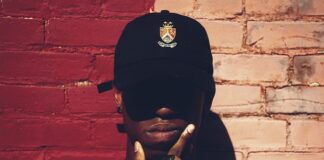 Jak nazywa się czapka z prostym daszkiem?