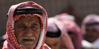 Jakie nakrycie głowy do smokingu?