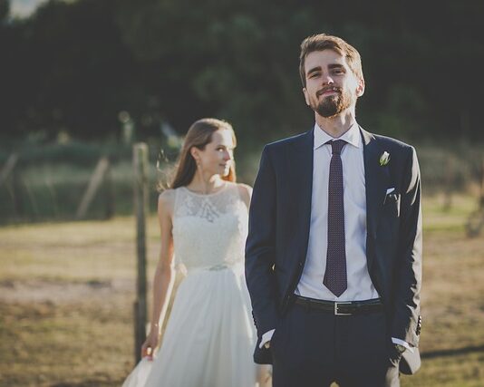 Czy do ecru pasuje srebro?