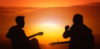 Czy mężczyźni noszą naszyjniki? Czy mężczyźni noszą naszyjniki?