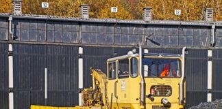 Czym można skleić podeszwę buta?