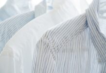 Czy biała koszula pasuje do jeansów? Czy biała koszula pasuje do jeansów?