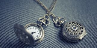 Czy srebro pozłacane się wyciera?