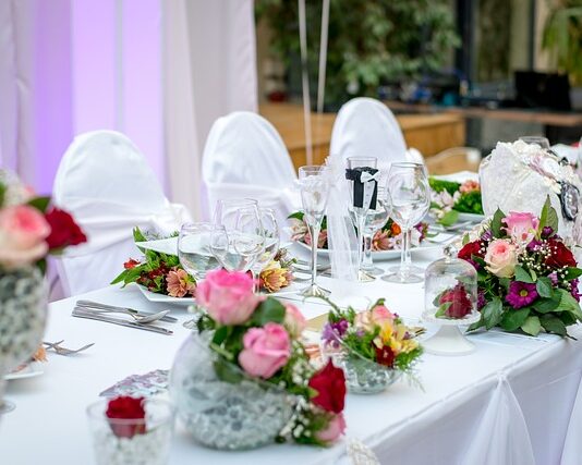 Jak ułożyć włosy do ramion na wesele? Jak ułożyć włosy do ramion na wesele?