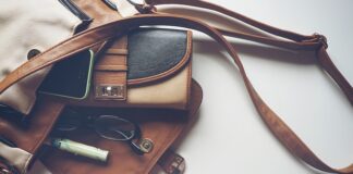 Jaka torebka do czarnego kombinezonu?