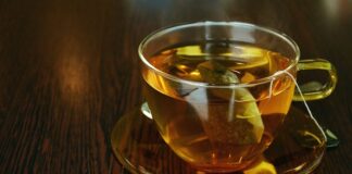 Jak założyć torebkę na biodrach? Jak założyć torebkę na biodrach?