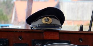 Kiedy nosić czapkę z daszkiem?