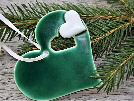 Co oznaczają zawieszki celebrytki?