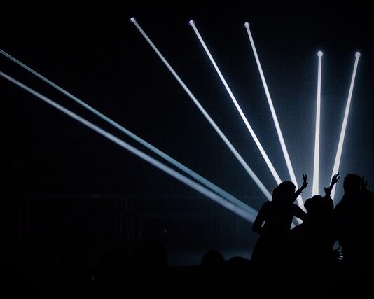 W jakich butach można wejść do klubu?