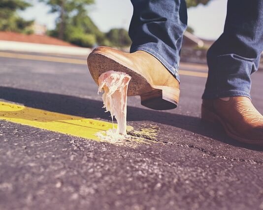 Czym zmyć klej do butów? Czym zmyć klej do butów?