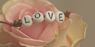 Jak zawiązać bransoletkę z koralików? Jak zawiązać bransoletkę z koralików?